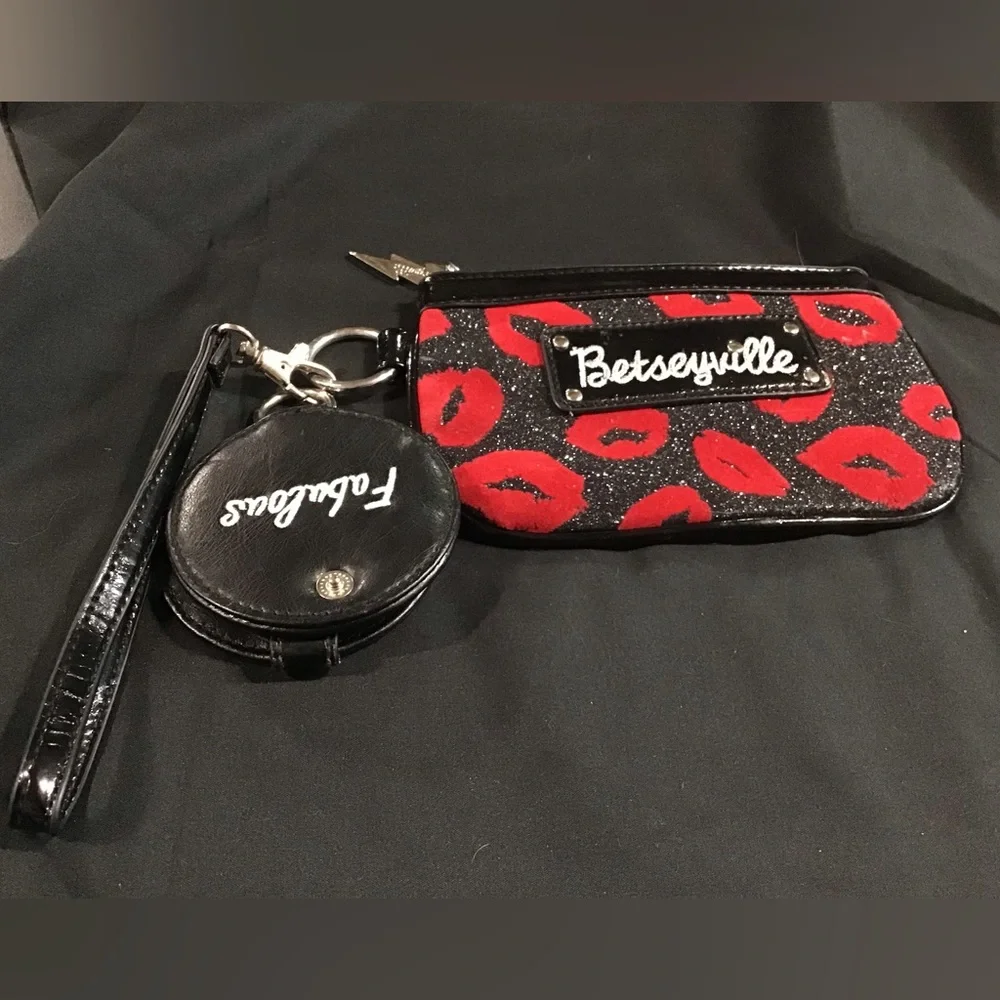 BETSEY JOHNSON BETSEYVILLE RED LIPS CASE W MIRROR POUCH EUC MAKE UP ETC